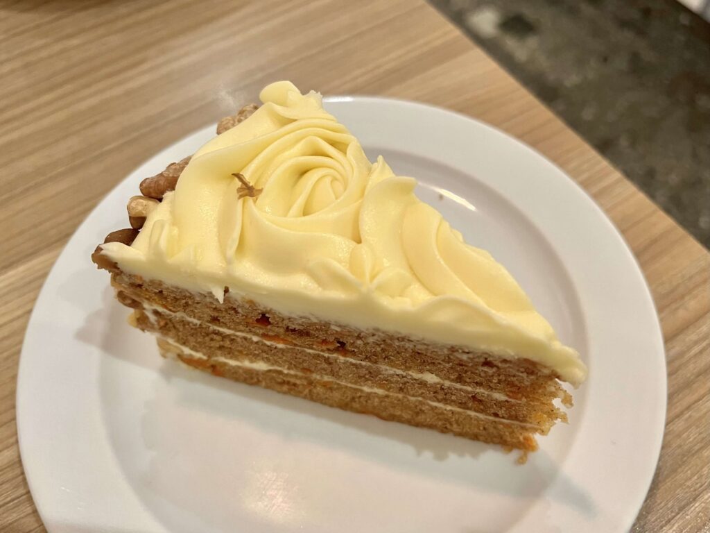 Heritage Bakery & Cafe 的紅蘿蔔蛋糕